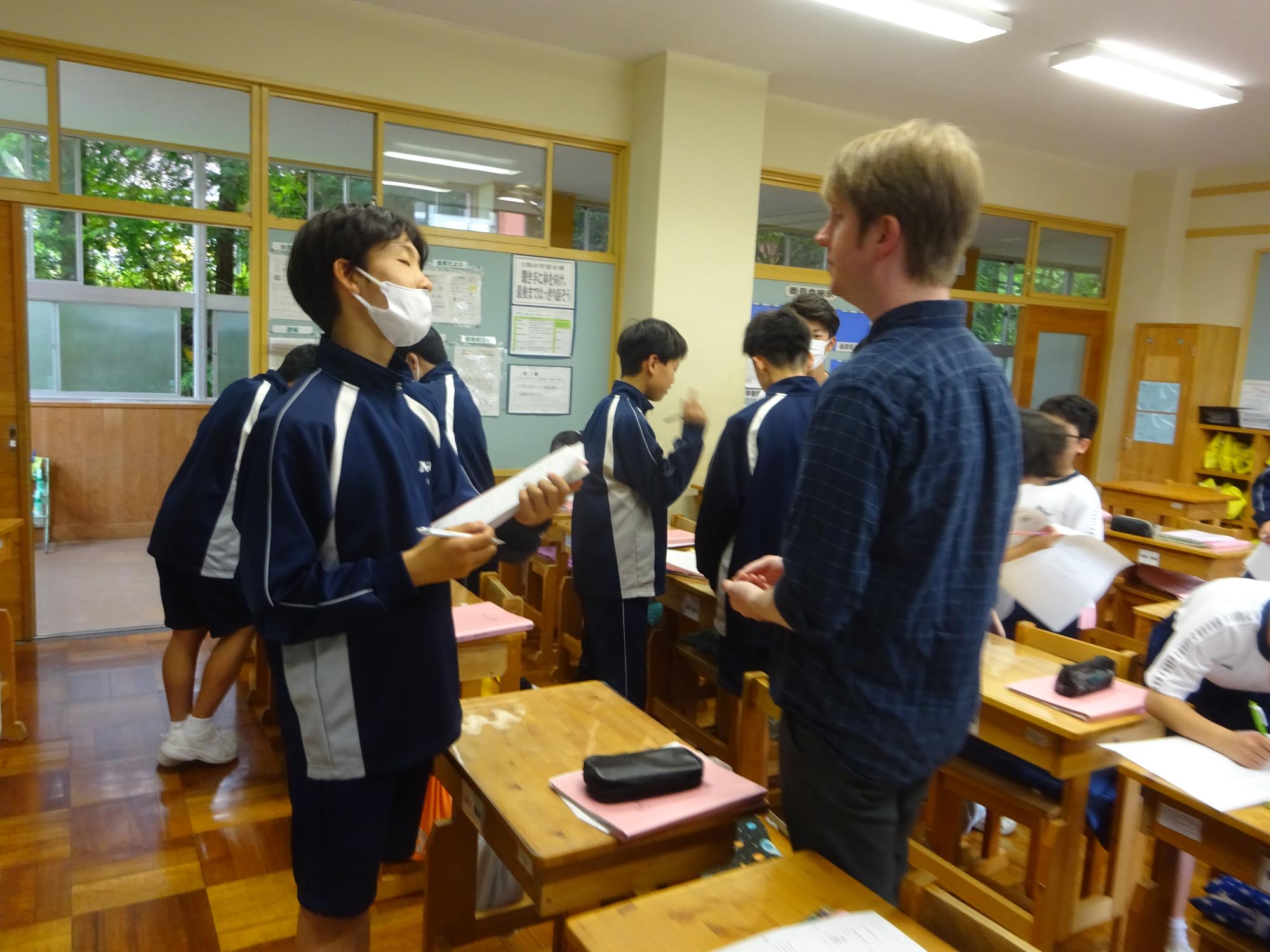 ALTと会話する生徒