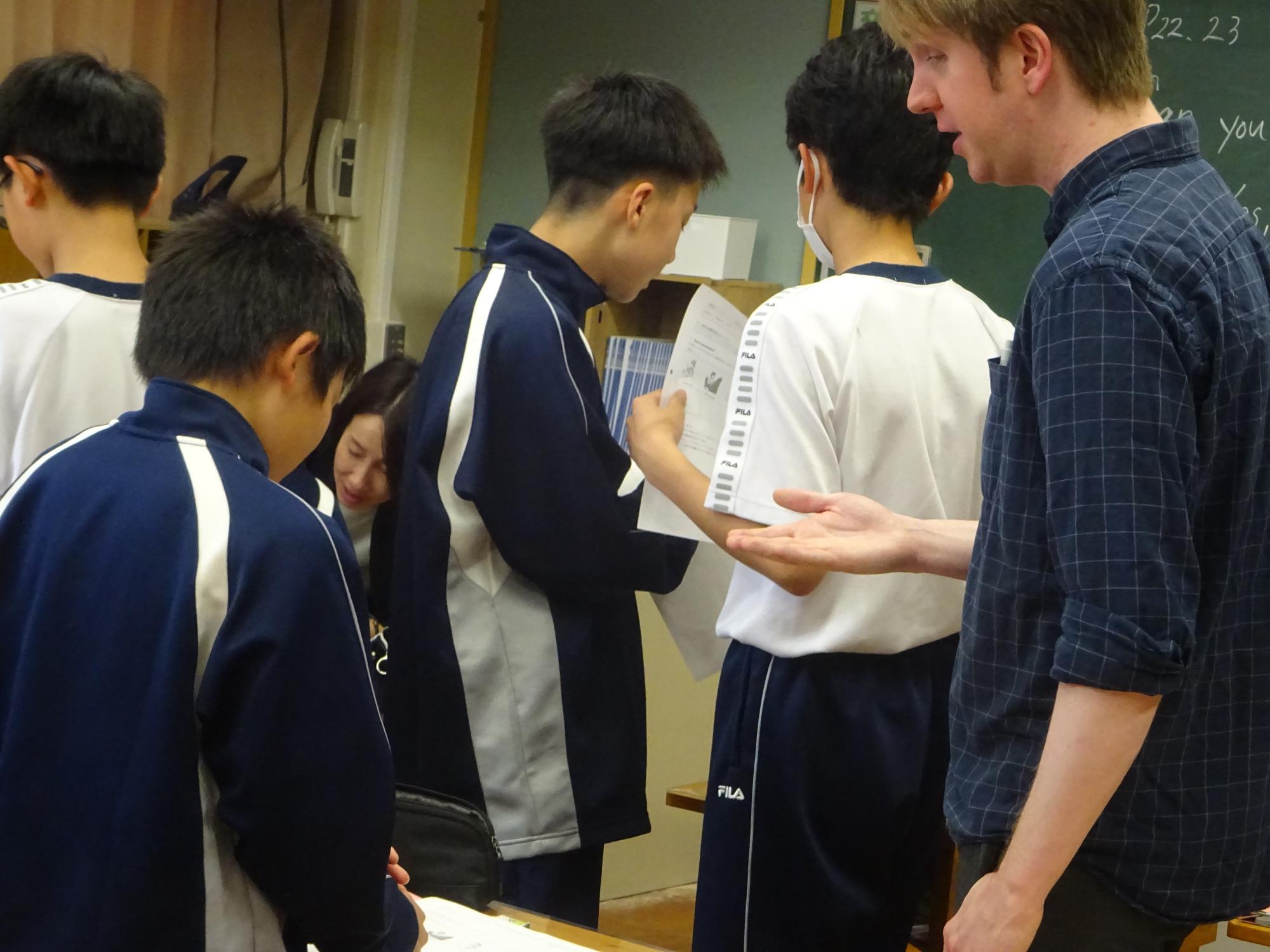 ALTと会話する生徒