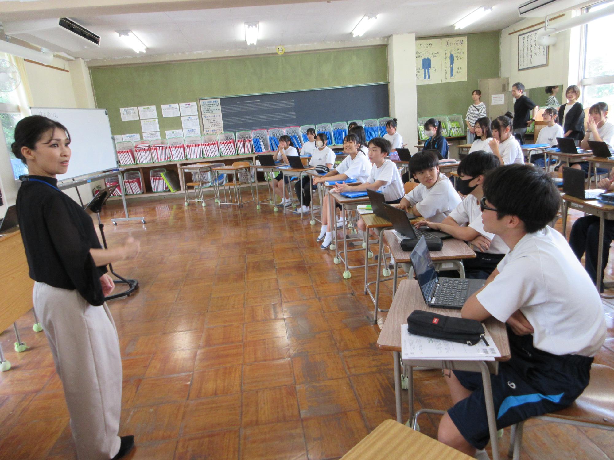 夏休み前の授業参観でBRUSH UP!／中津川市