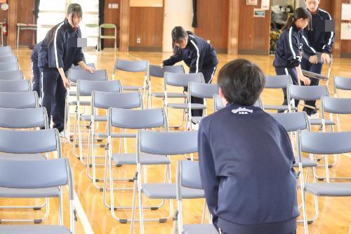 指示を出す人と、応える人