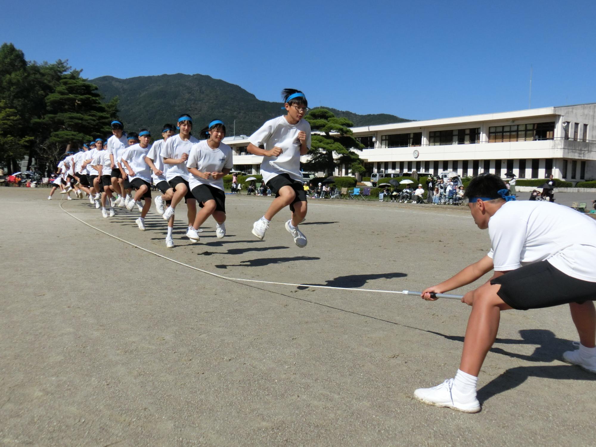 大繩競技の様子