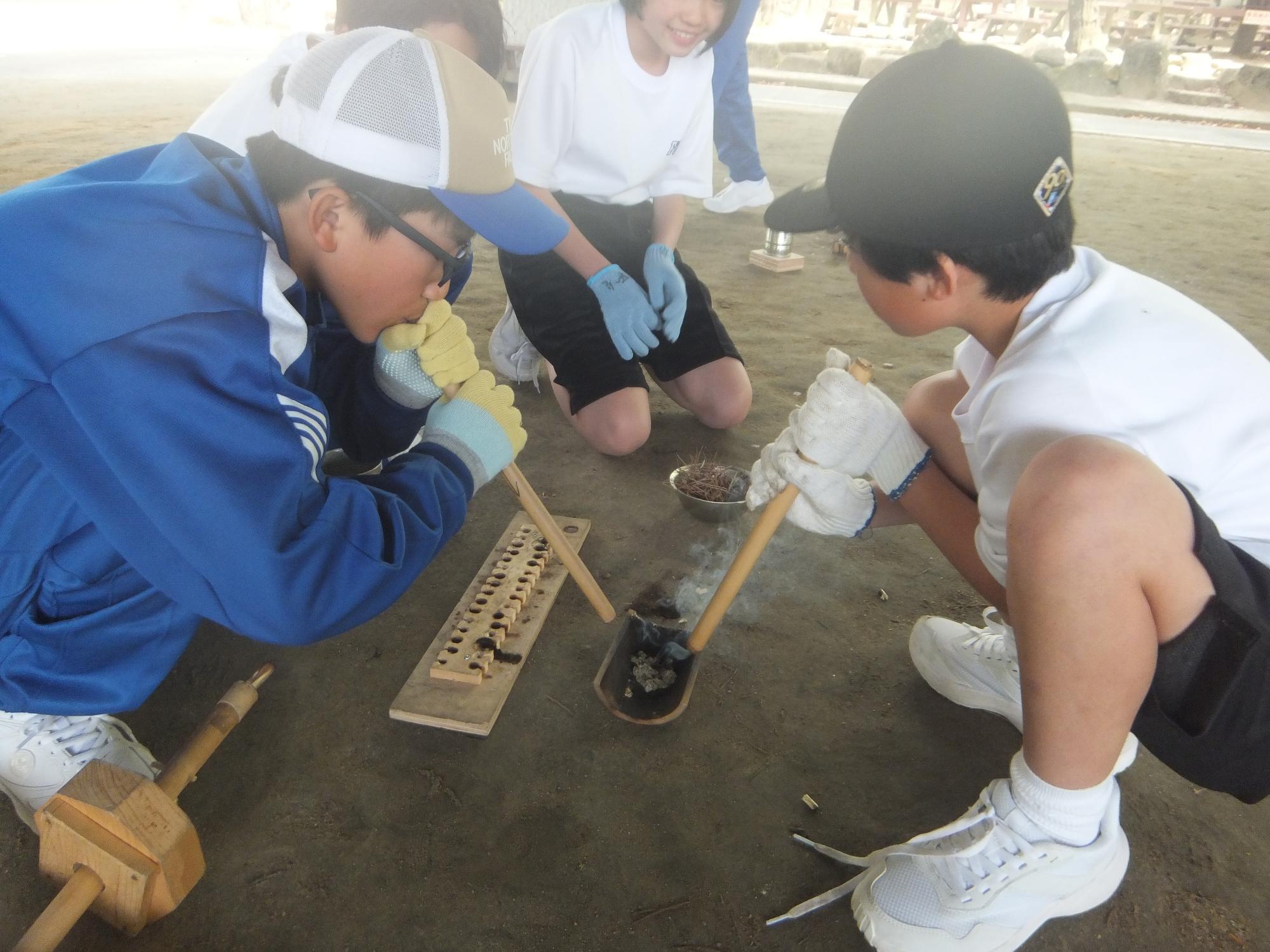 火おこしの様子2