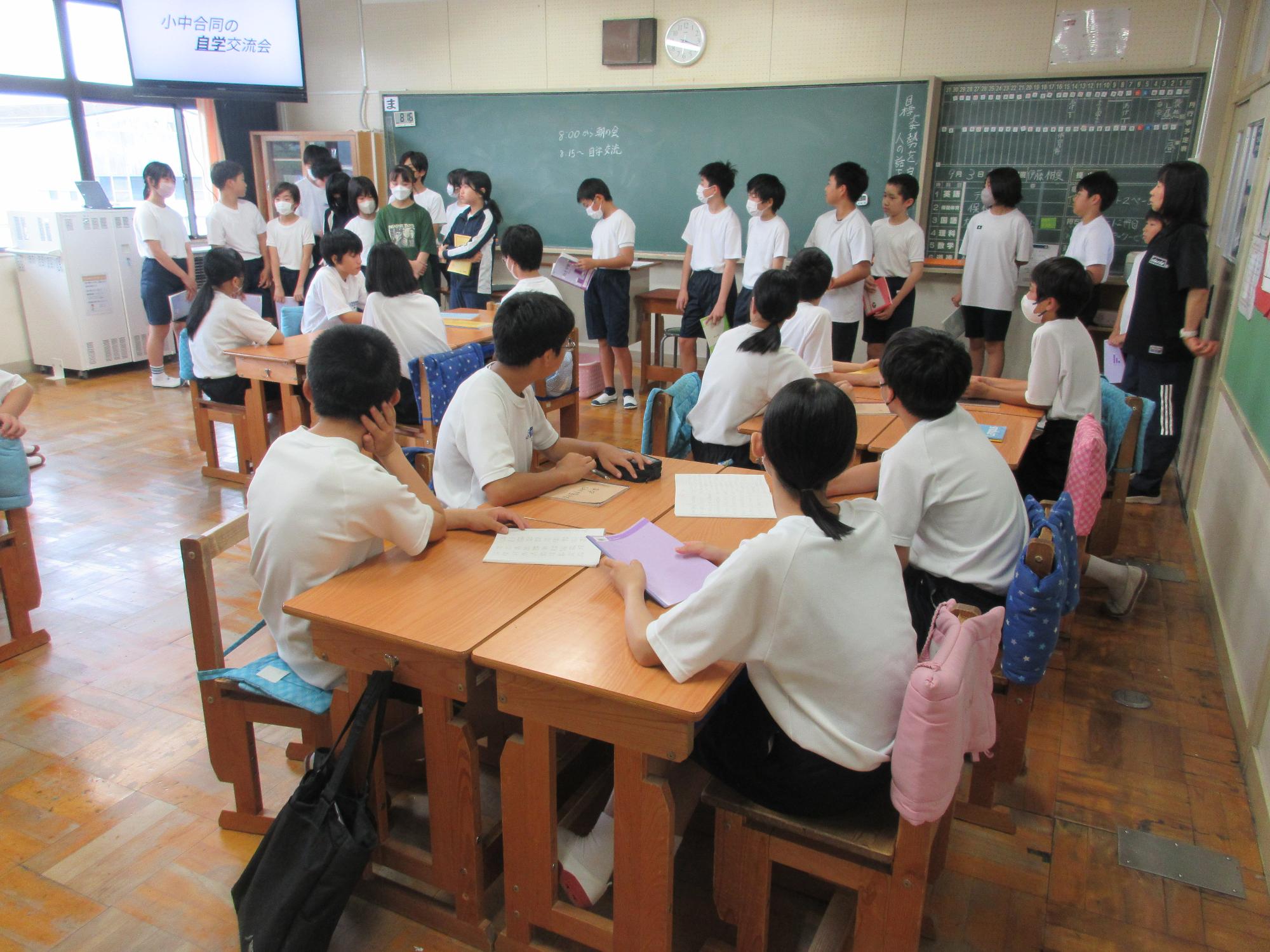 B組の自学交流の様子