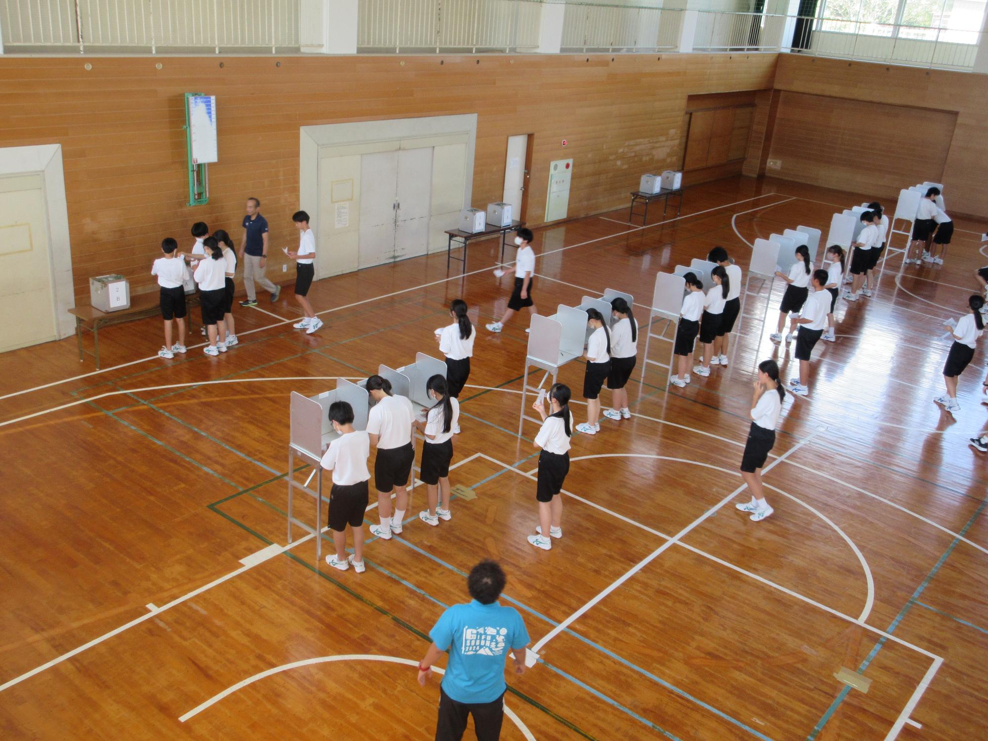 投票の様子