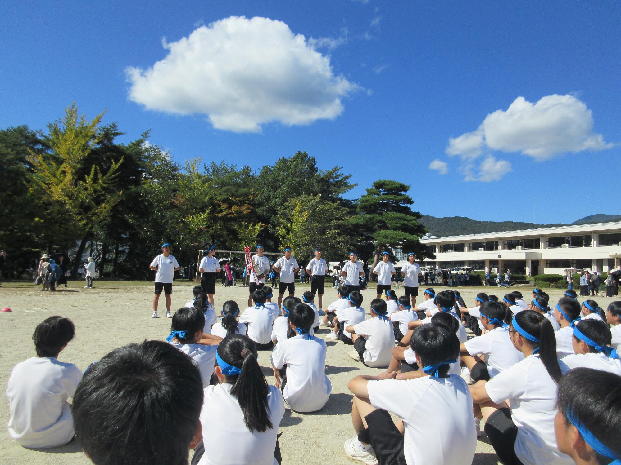 青軍解団式の様子
