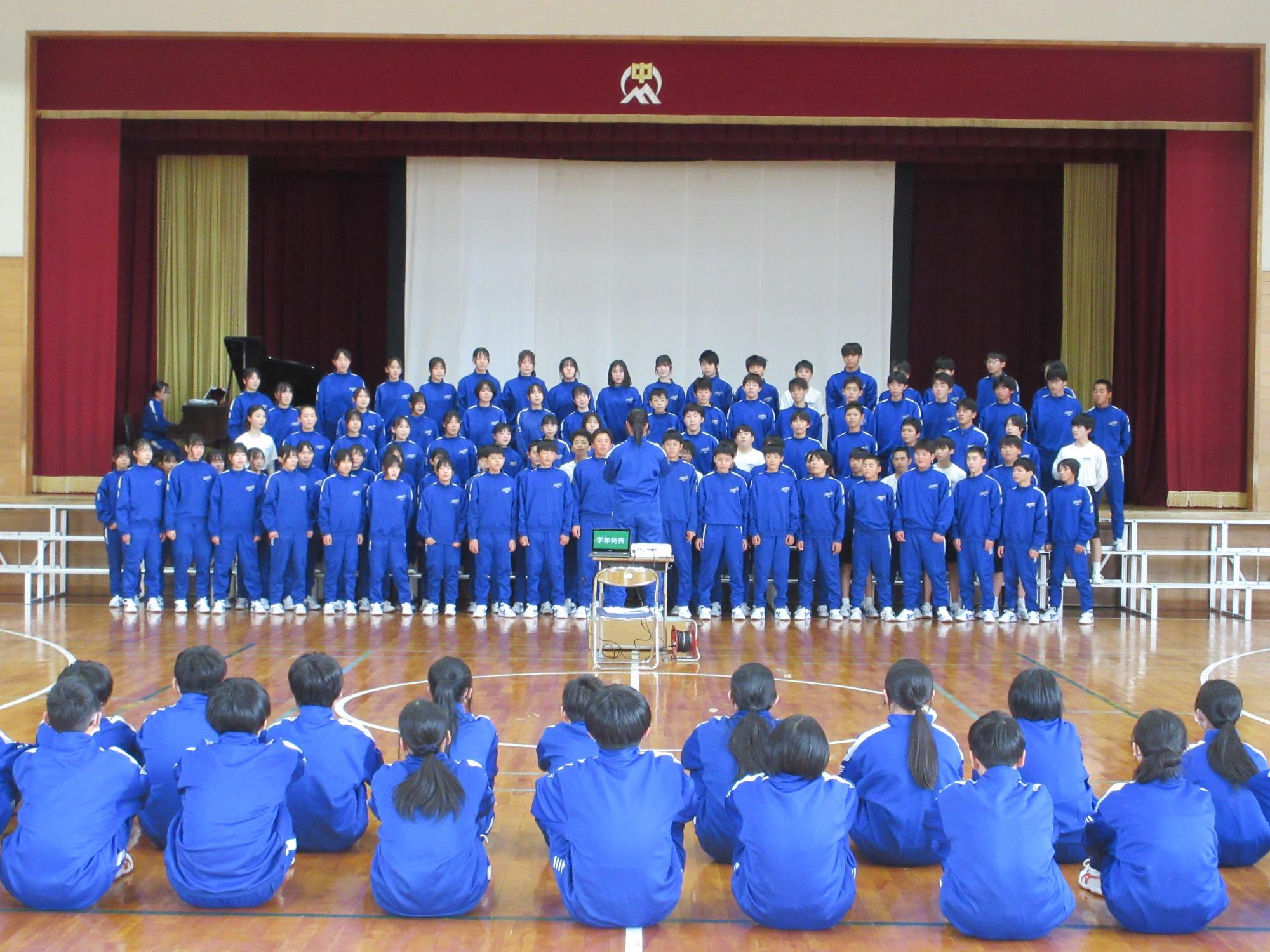 2・3年生による合唱