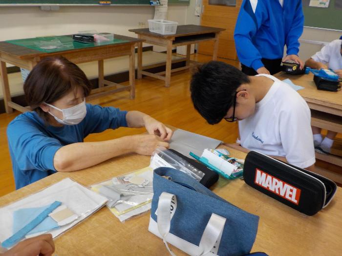 うまくいかずに困っている生徒を支援する授業サポーター