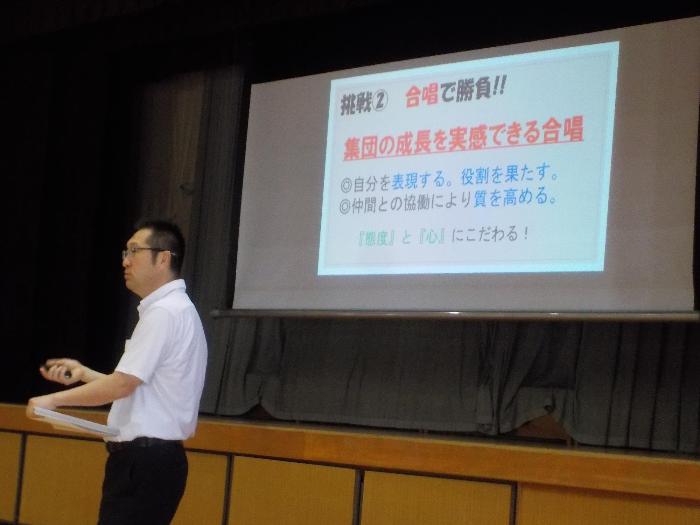 後期始業式の中で後期こだわることについて話す校長