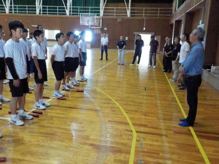地域を代表して話をする奉賛会会長