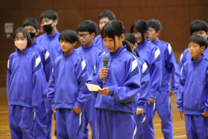 中学生の抱負を語る新入生代表生徒