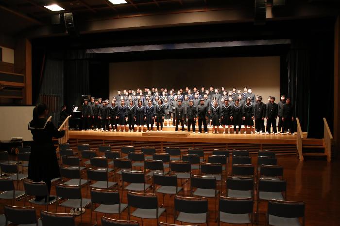 全校生徒による合唱