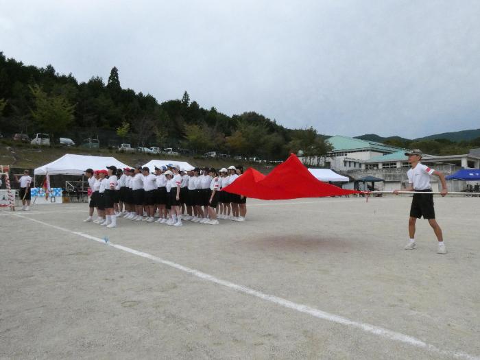 エール交換で、白団にエールを送る赤団