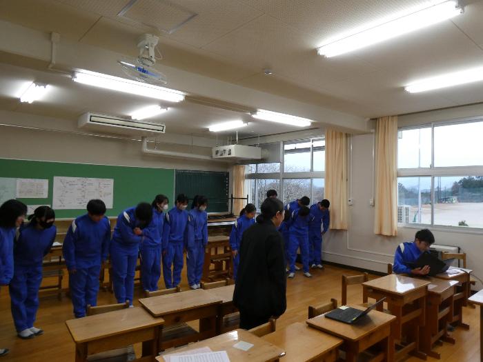 オンラインでもしっかりと挨拶をする文化委員会の生徒