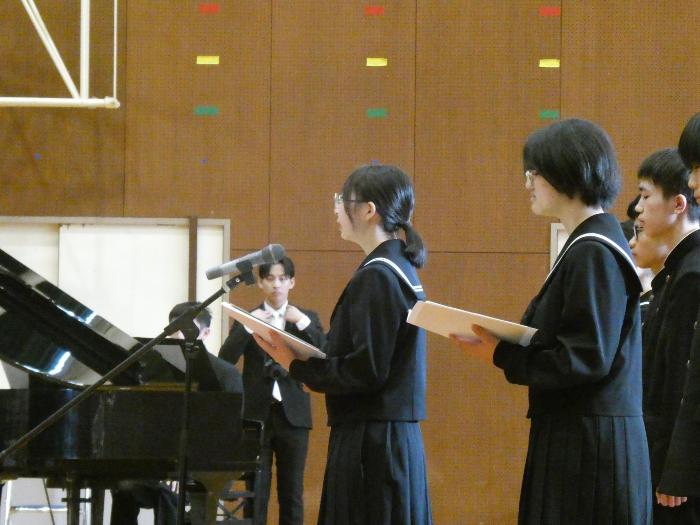 送辞を述べる在校生代表