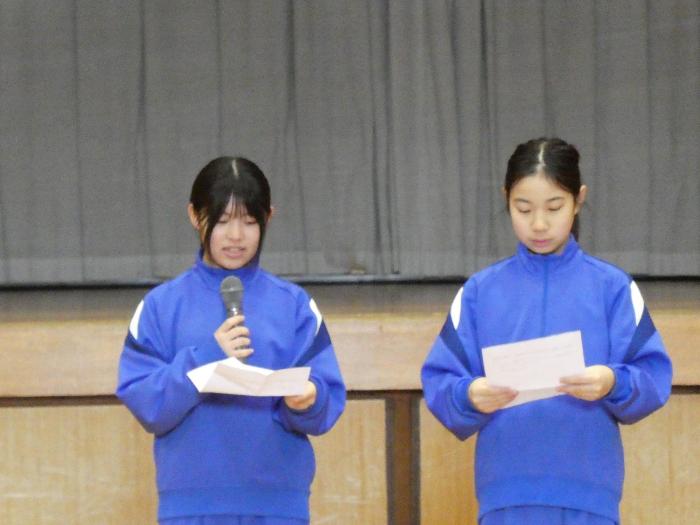 課題と今後の目標について述べる1年生代表
