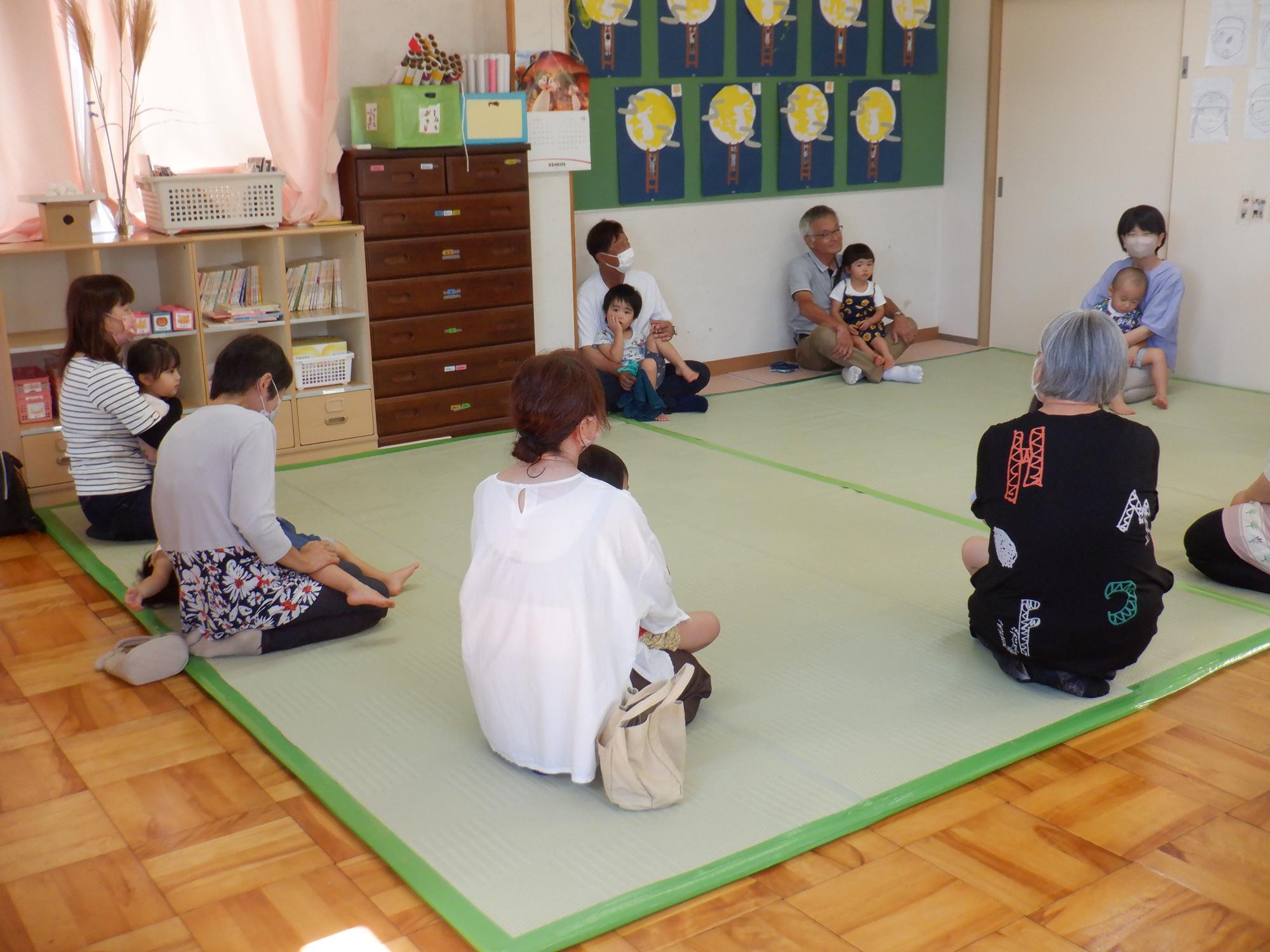 自己紹介をしています