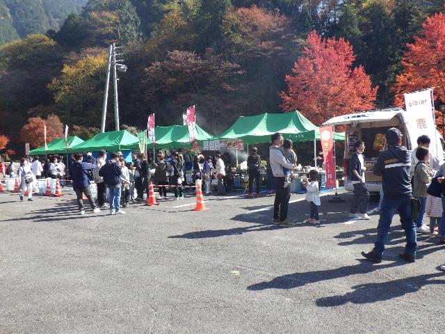 夕森渓谷のもみじイベントの様子その4