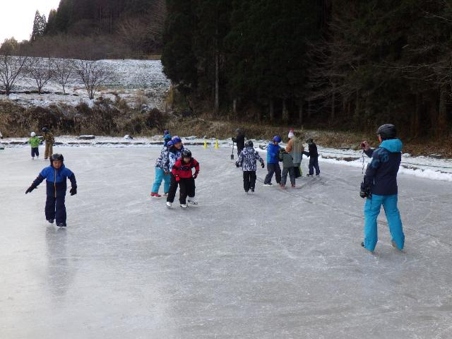 川上小学校スケート授業の様子その3