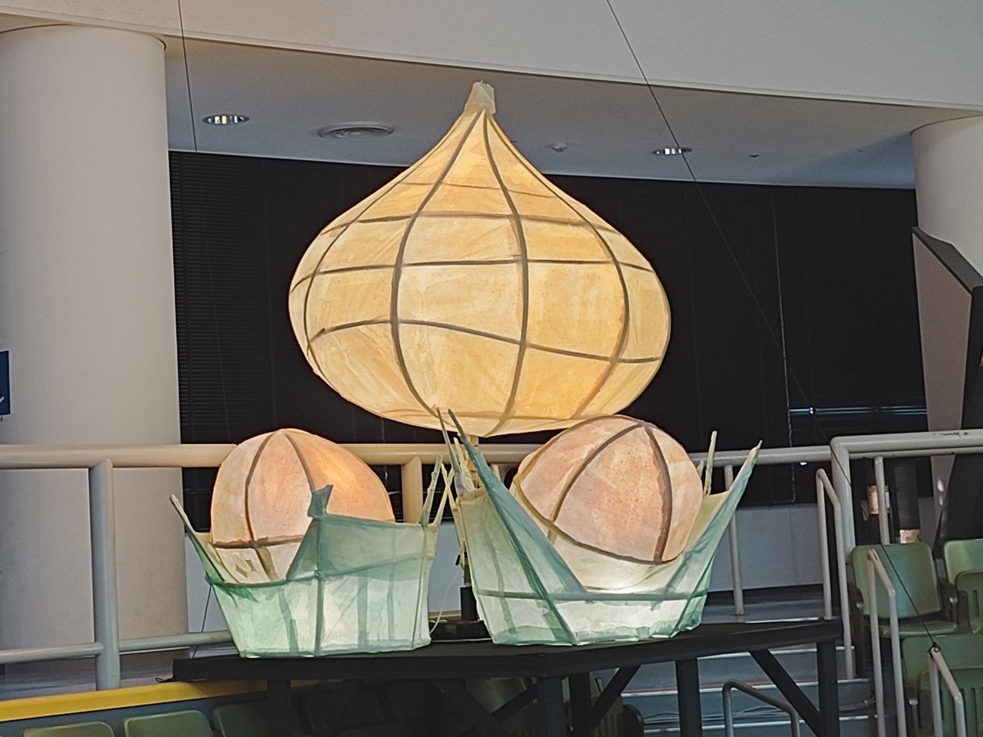 ちーオシのオブジェが展示されている様子