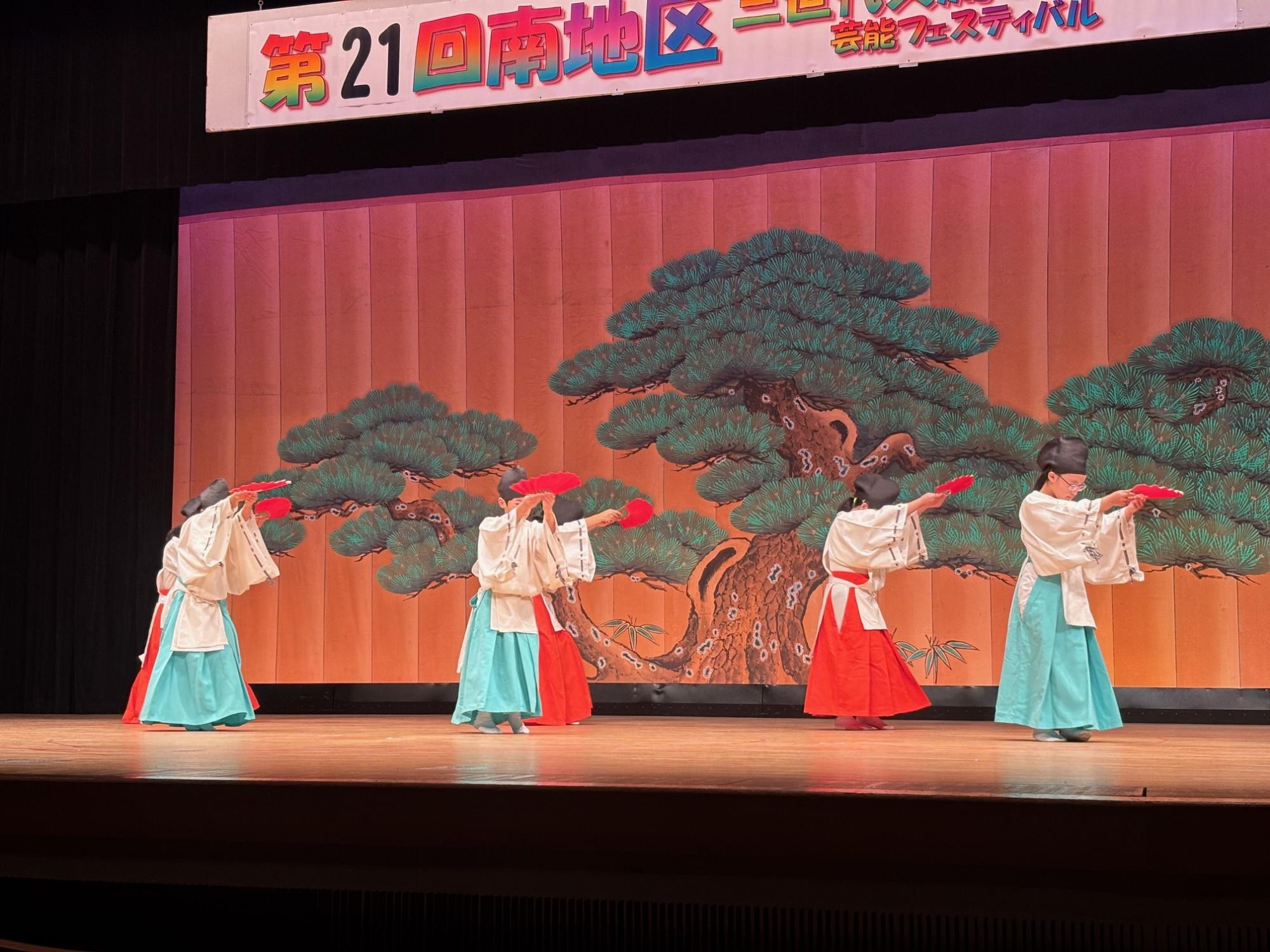 神楽舞の様子