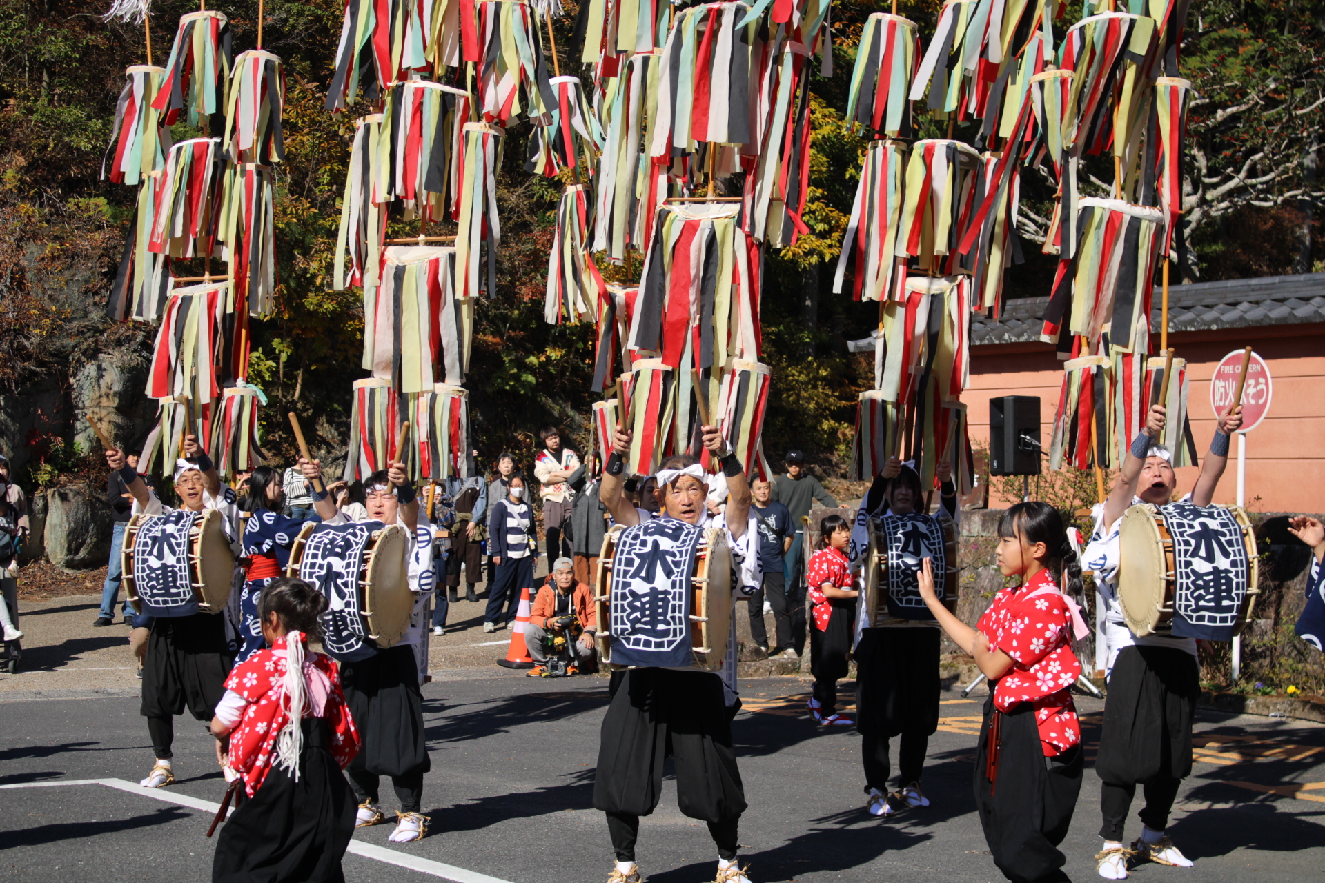 風流踊り苗木連による実演