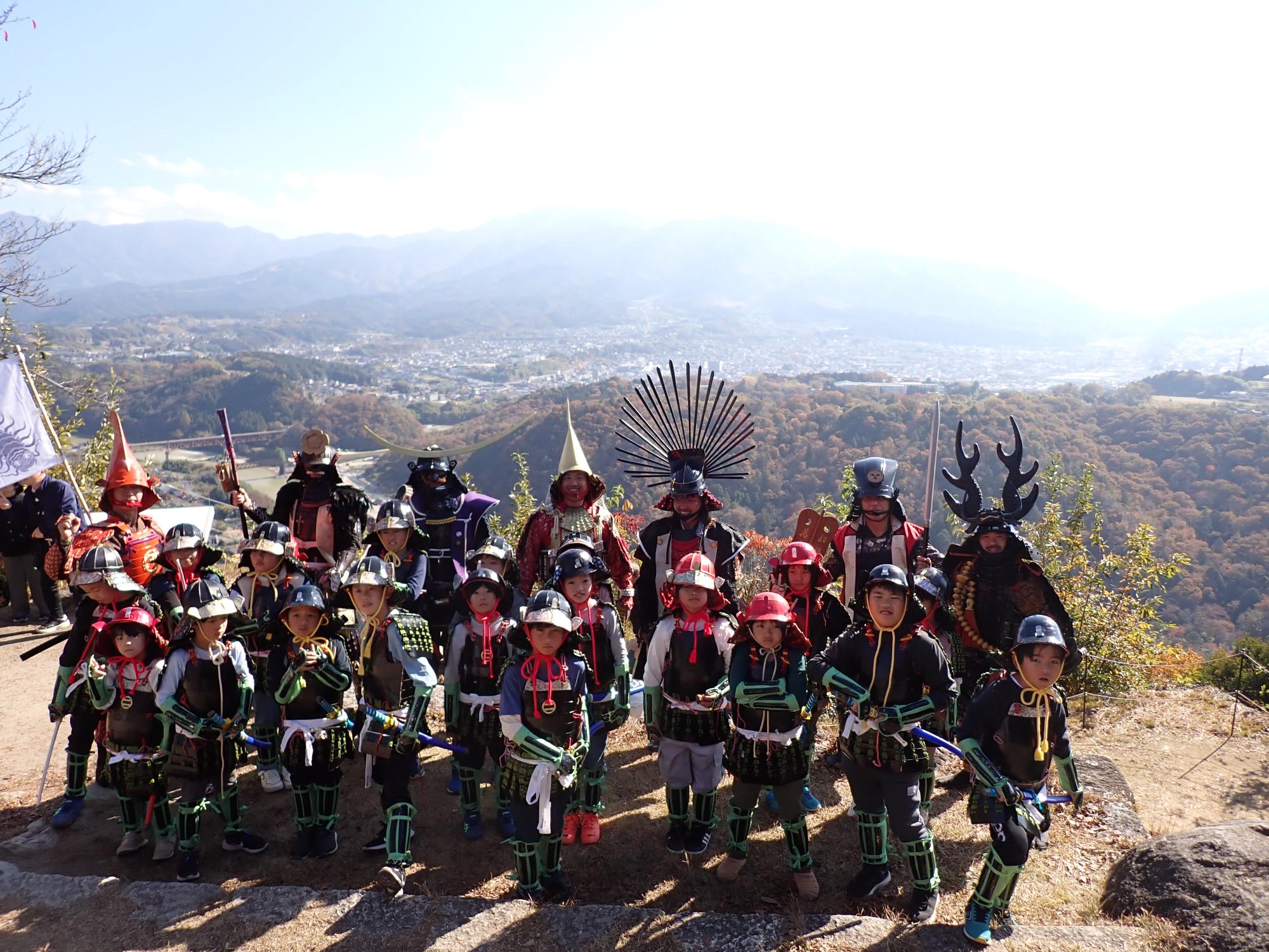 市内小学生による子ども武将隊行列