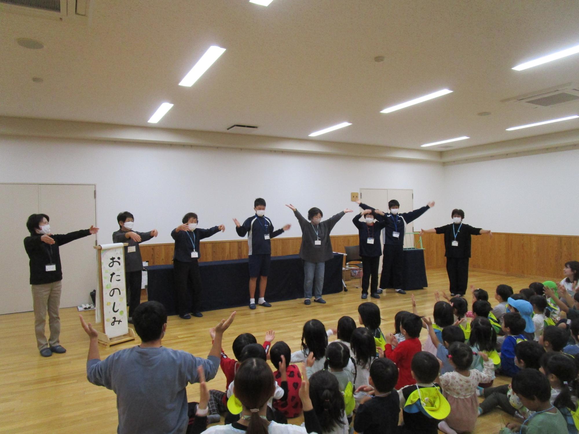 ほっとしょくらぶの活動に参加する様子1