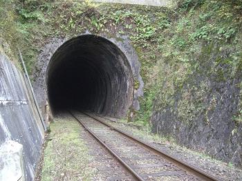 トンネル入り口の画像