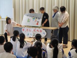ほっとしょくらぶさんによる読み聞かせの様子