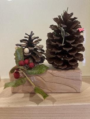 クリスマスイベント 松ぼっくりツリーの画像