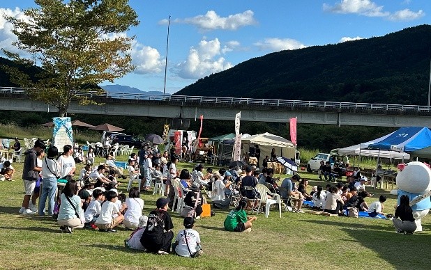 （イメージ）【なかつがわ 森の木遊館】ブルーリバーつけちマルシェ合同企画「木のアクセサリーづくり」