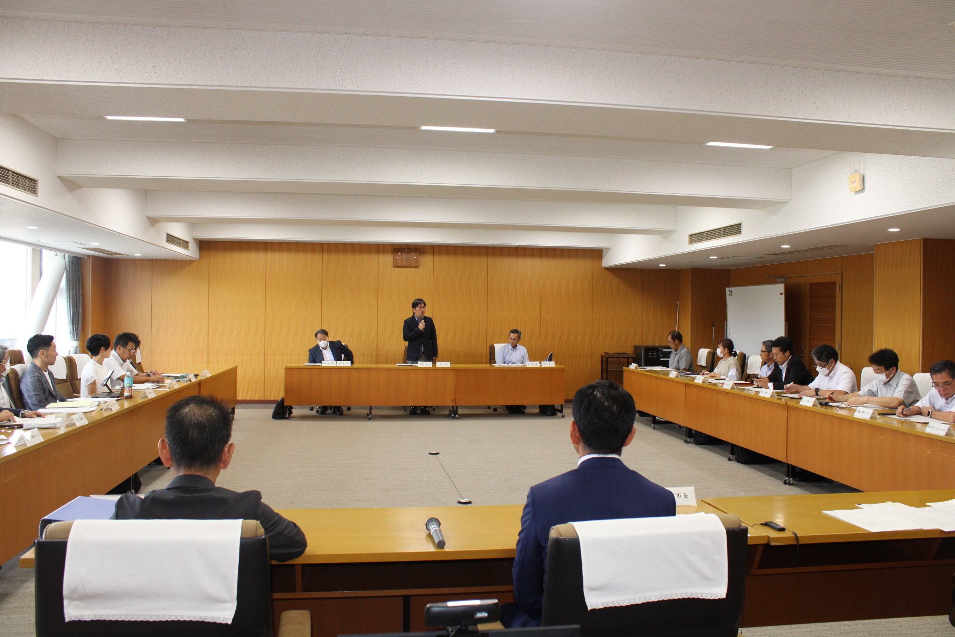第1回総合計画審議会の会議風景