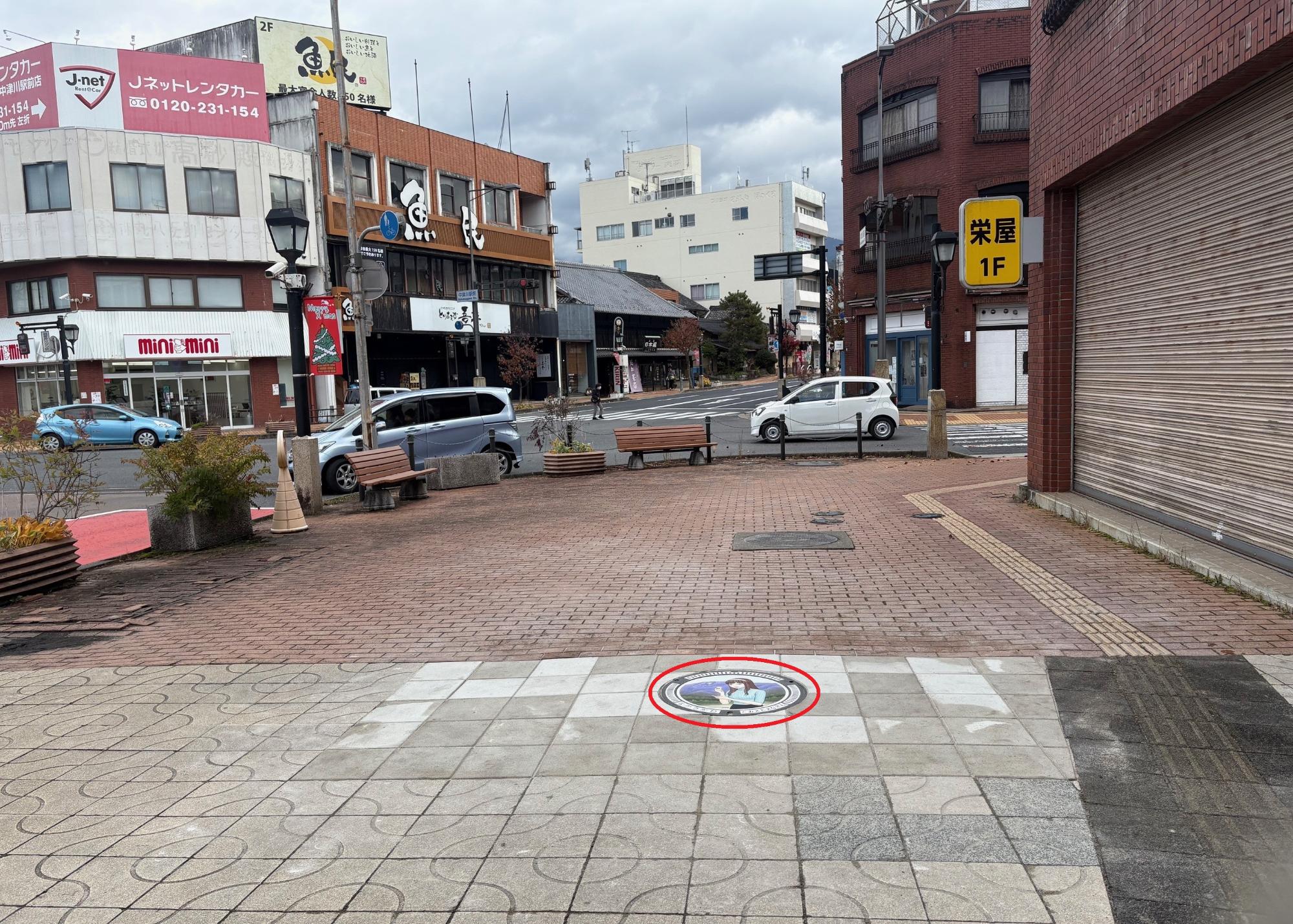 JR中津川駅 駅前広場 西側歩道マンホール設置場所の画像