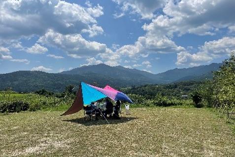 鳥のさえずりと星空キャンプ場