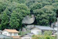 丸山神社のふな岩