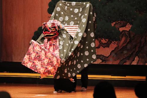 獅子芝居の様子