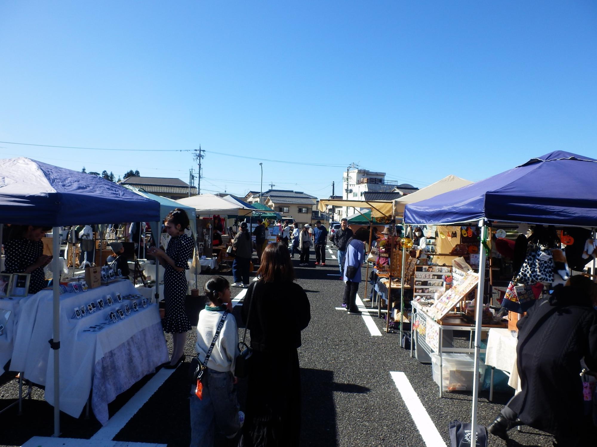 クラフト商品の販売の様子