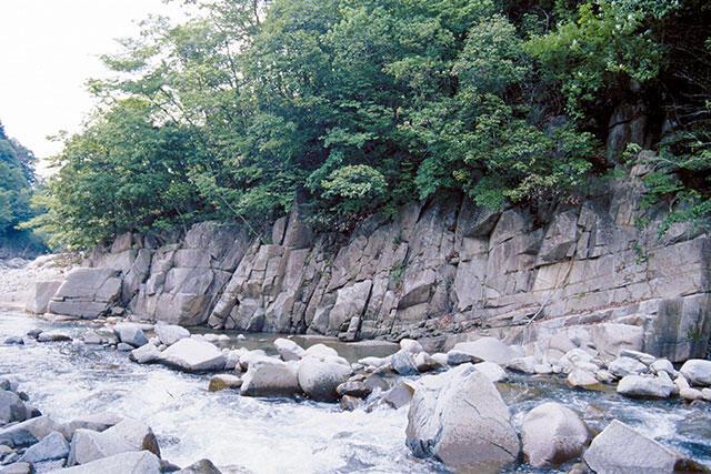 濃飛流紋岩（NOHI-1 恵那AFS）露頭