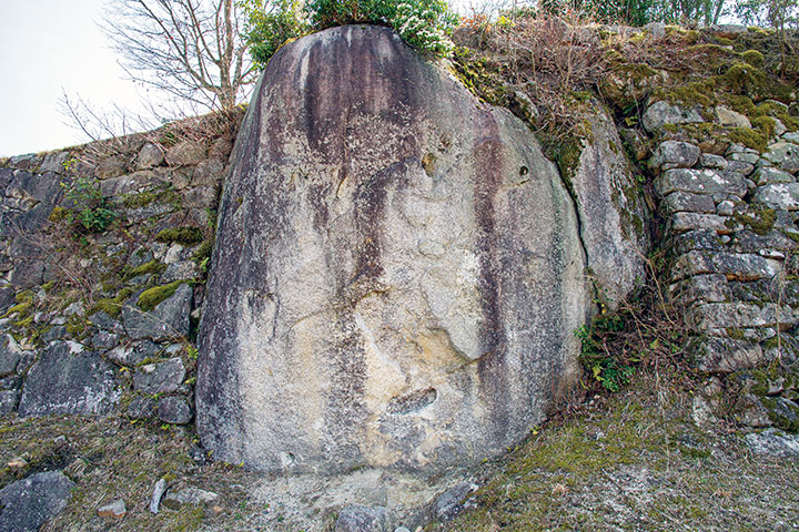 苗木城内のペグマタイト（武器蔵向かい）