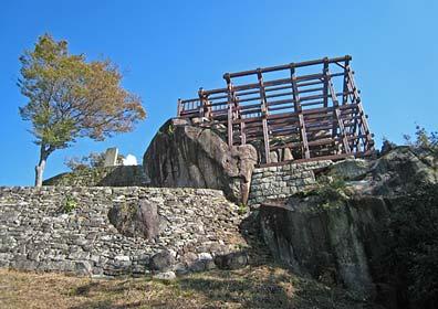 苗木城天守台柱建物