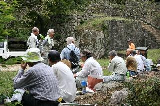 苗木城跡の草刈り、清掃