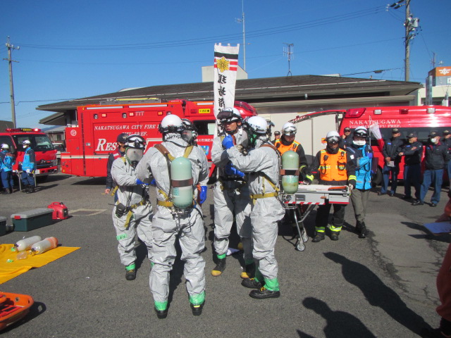 防護服の着装及び現場指揮隊の活動