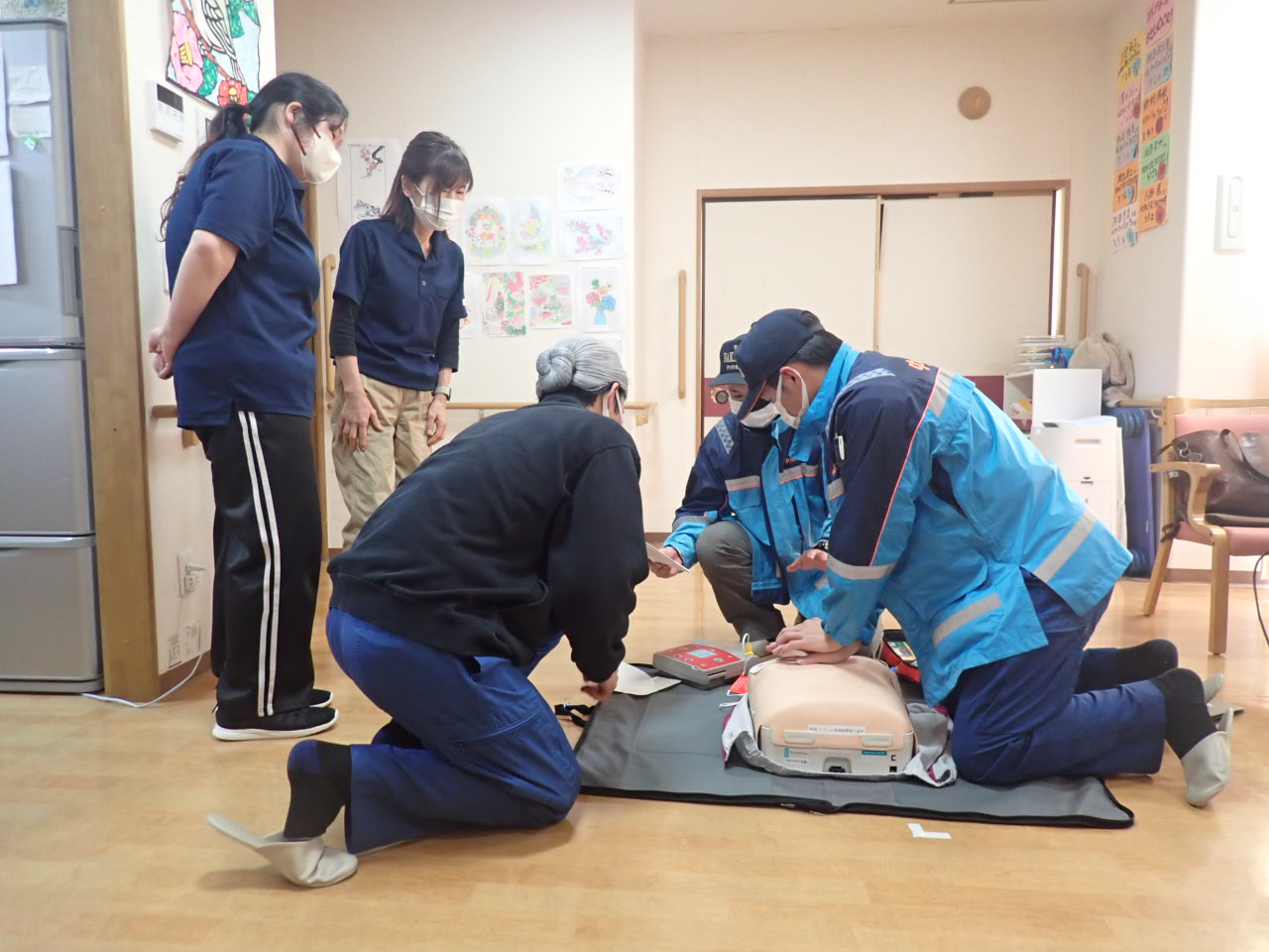 心臓マッサージの実践している様子
