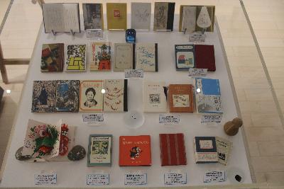 展示されている豆本の様子画像