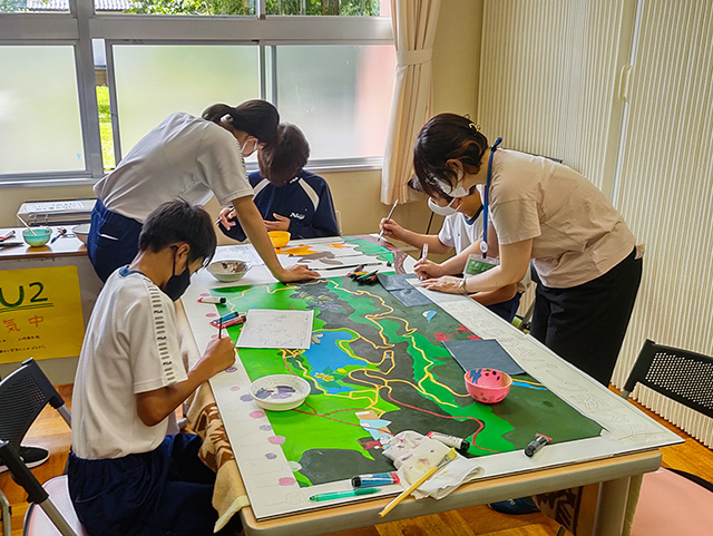 案内看板製作の様子