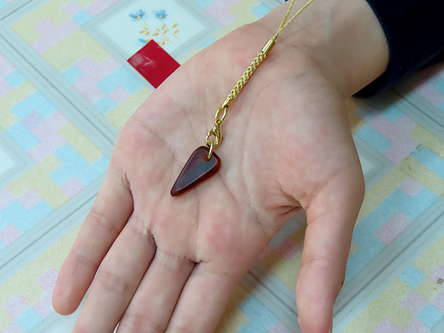 完成したコハクのアクセサリー