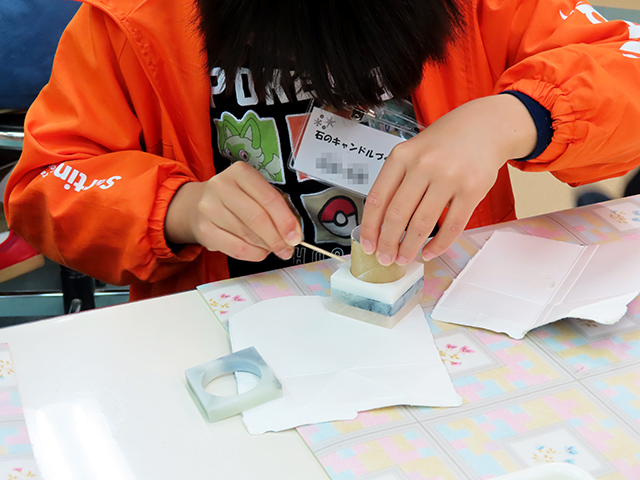 接着剤をつける