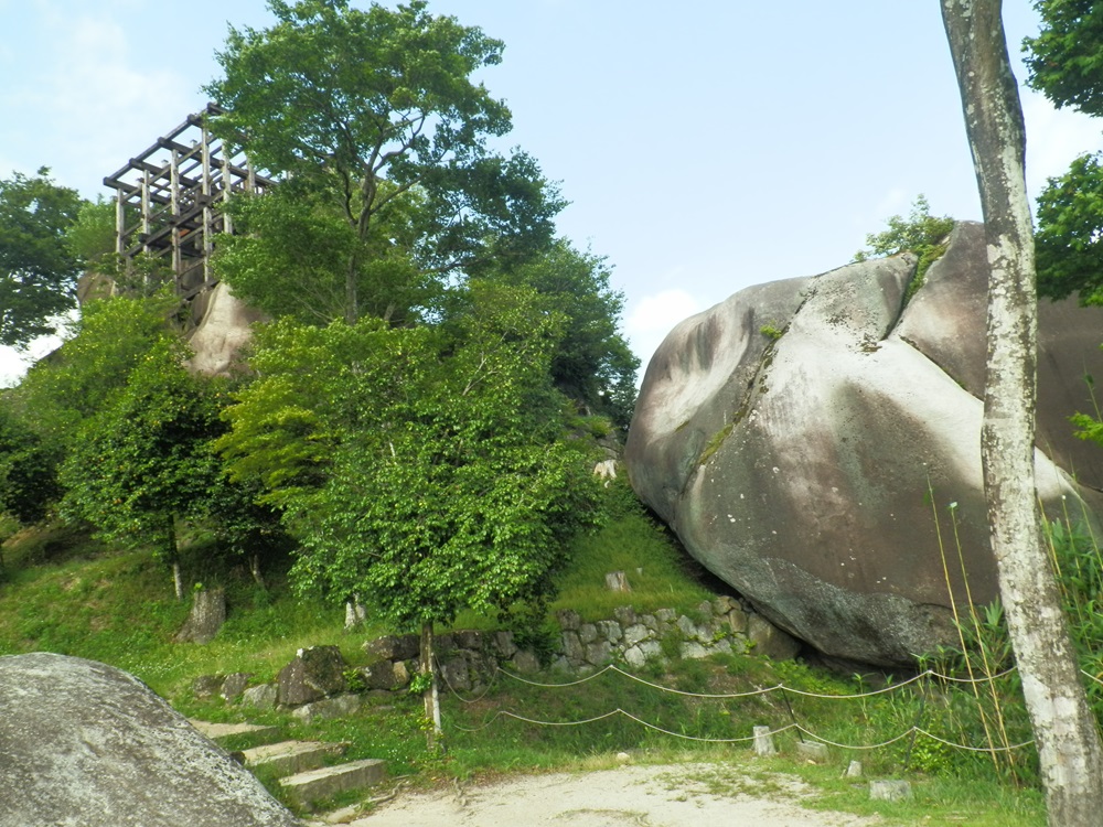 馬荒岩と天守