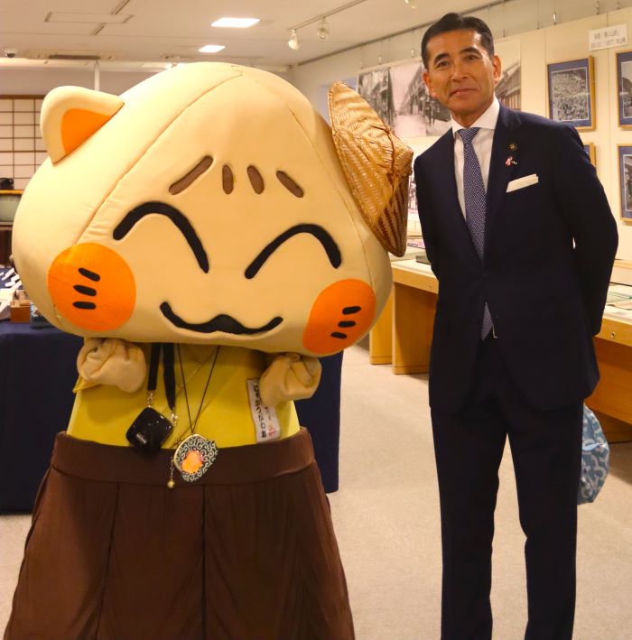 市長とにゃかつがわくん