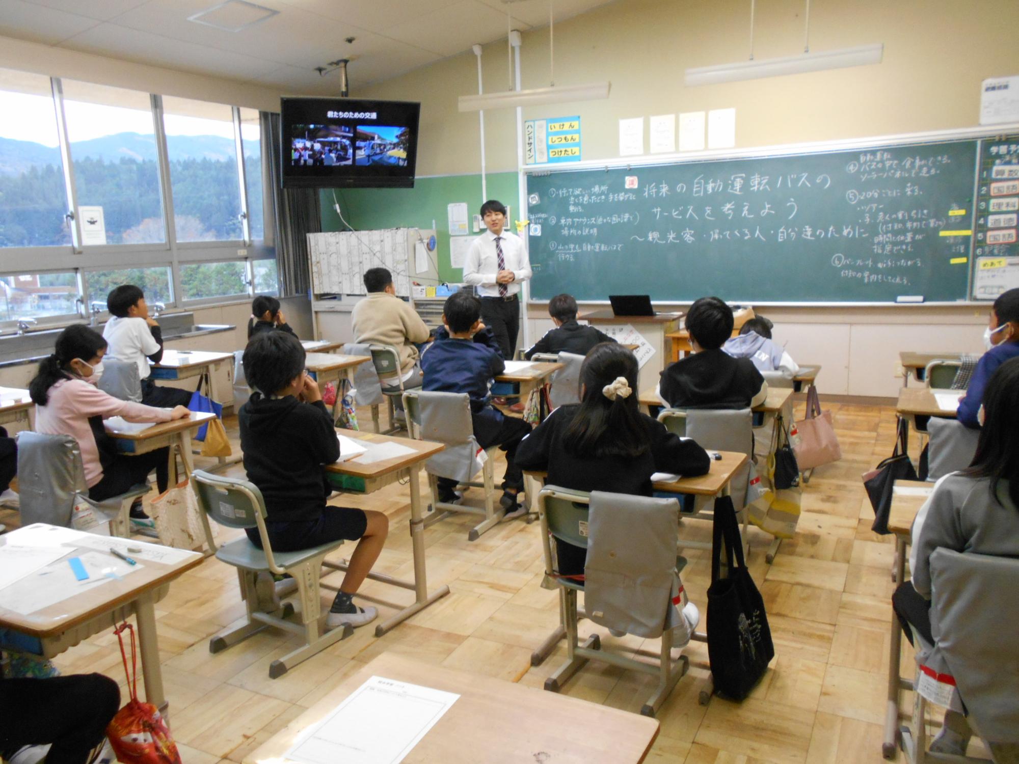 授業風景1渡邉助教授が授業をしている様子